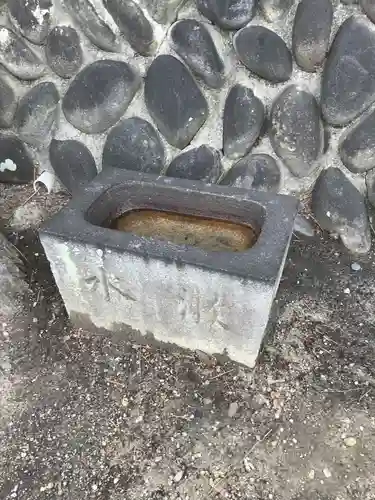 長草天神社の手水舎