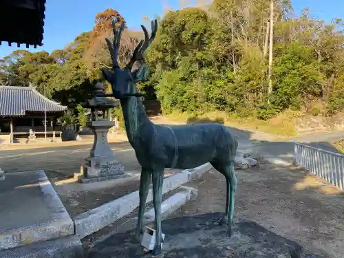 春日神社の{uncategorized: "未分類", other: "その他", undefined: "問題あり", building: "その他建物", grave: "お墓", sacred_gate: "鳥居", guardian: "狛犬", statue: "像", buddha: "仏像", history: "歴史", nature: "自然", garden: "庭園", animal: "動物", pagoda: "塔", temizu: "手水舎", mountain_gate: "山門・神門", sanctuary: "本殿・本堂", subordinate: "末社・摂社", art: "芸術", scenery: "景色", jizo: "地蔵", ema: "絵馬", goshuin: "御朱印", omikuji: "おみくじ", items: "授与品その他", amulet: "お守り", goshuincho: "御朱印帳", eats: "食事", festival: "お祭り", votive_dance: "神楽", shichigosan: "七五三参", wedding: "結婚式", experience: "体験その他", initially: "初詣", around: "周辺", anti_infection: "感染症対策"}