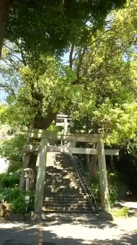 伊豆山神社の{uncategorized: "未分類", other: "その他", undefined: "問題あり", building: "その他建物", grave: "お墓", sacred_gate: "鳥居", guardian: "狛犬", statue: "像", buddha: "仏像", history: "歴史", nature: "自然", garden: "庭園", animal: "動物", pagoda: "塔", temizu: "手水舎", mountain_gate: "山門・神門", sanctuary: "本殿・本堂", subordinate: "末社・摂社", art: "芸術", scenery: "景色", jizo: "地蔵", ema: "絵馬", goshuin: "御朱印", omikuji: "おみくじ", items: "授与品その他", amulet: "お守り", goshuincho: "御朱印帳", eats: "食事", festival: "お祭り", votive_dance: "神楽", shichigosan: "七五三参", wedding: "結婚式", experience: "体験その他", initially: "初詣", around: "周辺", anti_infection: "感染症対策"}