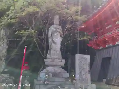 金剛宝寺（紀三井寺）の{uncategorized: "未分類", other: "その他", undefined: "問題あり", building: "その他建物", grave: "お墓", sacred_gate: "鳥居", guardian: "狛犬", statue: "像", buddha: "仏像", history: "歴史", nature: "自然", garden: "庭園", animal: "動物", pagoda: "塔", temizu: "手水舎", mountain_gate: "山門・神門", sanctuary: "本殿・本堂", subordinate: "末社・摂社", art: "芸術", scenery: "景色", jizo: "地蔵", ema: "絵馬", goshuin: "御朱印", omikuji: "おみくじ", items: "授与品その他", amulet: "お守り", goshuincho: "御朱印帳", eats: "食事", festival: "お祭り", votive_dance: "神楽", shichigosan: "七五三参", wedding: "結婚式", experience: "体験その他", initially: "初詣", around: "周辺", anti_infection: "感染症対策"}