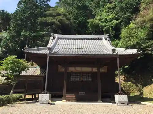 観音寺の本殿