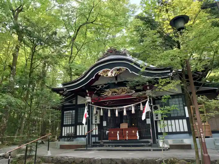 新屋山神社(山梨県)