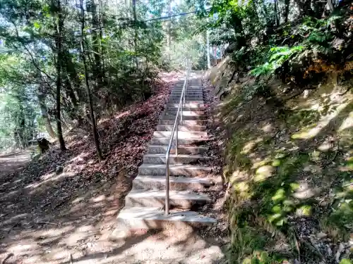檜山神社（建部大社境外末社）の{uncategorized: "未分類", other: "その他", undefined: "問題あり", building: "その他建物", grave: "お墓", sacred_gate: "鳥居", guardian: "狛犬", statue: "像", buddha: "仏像", history: "歴史", nature: "自然", garden: "庭園", animal: "動物", pagoda: "塔", temizu: "手水舎", mountain_gate: "山門・神門", sanctuary: "本殿・本堂", subordinate: "末社・摂社", art: "芸術", scenery: "景色", jizo: "地蔵", ema: "絵馬", goshuin: "御朱印", omikuji: "おみくじ", items: "授与品その他", amulet: "お守り", goshuincho: "御朱印帳", eats: "食事", festival: "お祭り", votive_dance: "神楽", shichigosan: "七五三参", wedding: "結婚式", experience: "体験その他", initially: "初詣", around: "周辺", anti_infection: "感染症対策"}