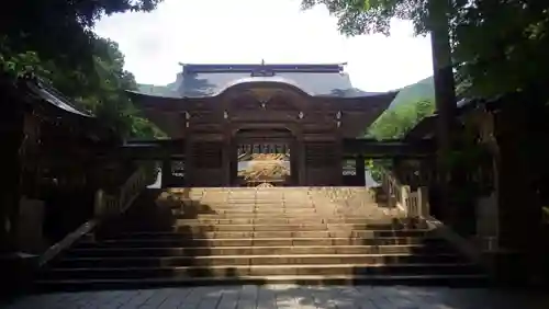 彌彦神社の山門・神門