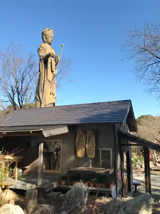 舘山寺の像
