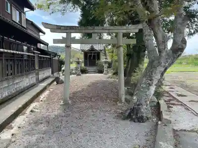 八坂神社 (日野町木津)の{uncategorized: "未分類", other: "その他", undefined: "問題あり", building: "その他建物", grave: "お墓", sacred_gate: "鳥居", guardian: "狛犬", statue: "像", buddha: "仏像", history: "歴史", nature: "自然", garden: "庭園", animal: "動物", pagoda: "塔", temizu: "手水舎", mountain_gate: "山門・神門", sanctuary: "本殿・本堂", subordinate: "末社・摂社", art: "芸術", scenery: "景色", jizo: "地蔵", ema: "絵馬", goshuin: "御朱印", omikuji: "おみくじ", items: "授与品その他", amulet: "お守り", goshuincho: "御朱印帳", eats: "食事", festival: "お祭り", votive_dance: "神楽", shichigosan: "七五三参", wedding: "結婚式", experience: "体験その他", initially: "初詣", around: "周辺", anti_infection: "感染症対策"}