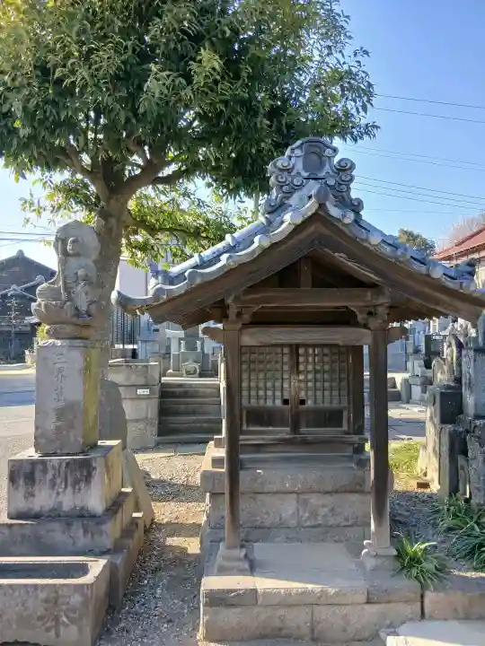 長福寺の{uncategorized: "未分類", other: "その他", undefined: "問題あり", building: "その他建物", grave: "お墓", sacred_gate: "鳥居", guardian: "狛犬", statue: "像", buddha: "仏像", history: "歴史", nature: "自然", garden: "庭園", animal: "動物", pagoda: "塔", temizu: "手水舎", mountain_gate: "山門・神門", sanctuary: "本殿・本堂", subordinate: "末社・摂社", art: "芸術", scenery: "景色", jizo: "地蔵", ema: "絵馬", goshuin: "御朱印", omikuji: "おみくじ", items: "授与品その他", amulet: "お守り", goshuincho: "御朱印帳", eats: "食事", festival: "お祭り", votive_dance: "神楽", shichigosan: "七五三参", wedding: "結婚式", experience: "体験その他", initially: "初詣", around: "周辺", anti_infection: "感染症対策"}