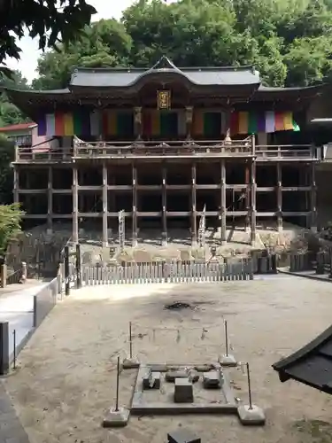 狸谷山不動院の本殿・本堂