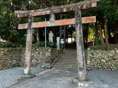 草薙神社の{uncategorized: "未分類", other: "その他", undefined: "問題あり", building: "その他建物", grave: "お墓", sacred_gate: "鳥居", guardian: "狛犬", statue: "像", buddha: "仏像", history: "歴史", nature: "自然", garden: "庭園", animal: "動物", pagoda: "塔", temizu: "手水舎", mountain_gate: "山門・神門", sanctuary: "本殿・本堂", subordinate: "末社・摂社", art: "芸術", scenery: "景色", jizo: "地蔵", ema: "絵馬", goshuin: "御朱印", omikuji: "おみくじ", items: "授与品その他", amulet: "お守り", goshuincho: "御朱印帳", eats: "食事", festival: "お祭り", votive_dance: "神楽", shichigosan: "七五三参", wedding: "結婚式", experience: "体験その他", initially: "初詣", around: "周辺", anti_infection: "感染症対策"}