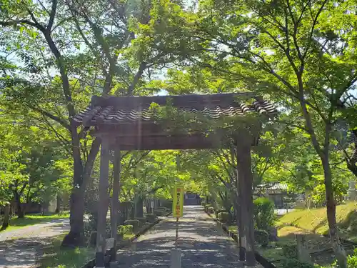 三寶寺の山門