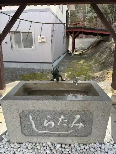 滝上神社の{uncategorized: "未分類", other: "その他", undefined: "問題あり", building: "その他建物", grave: "お墓", sacred_gate: "鳥居", guardian: "狛犬", statue: "像", buddha: "仏像", history: "歴史", nature: "自然", garden: "庭園", animal: "動物", pagoda: "塔", temizu: "手水舎", mountain_gate: "山門・神門", sanctuary: "本殿・本堂", subordinate: "末社・摂社", art: "芸術", scenery: "景色", jizo: "地蔵", ema: "絵馬", goshuin: "御朱印", omikuji: "おみくじ", items: "授与品その他", amulet: "お守り", goshuincho: "御朱印帳", eats: "食事", festival: "お祭り", votive_dance: "神楽", shichigosan: "七五三参", wedding: "結婚式", experience: "体験その他", initially: "初詣", around: "周辺", anti_infection: "感染症対策"}