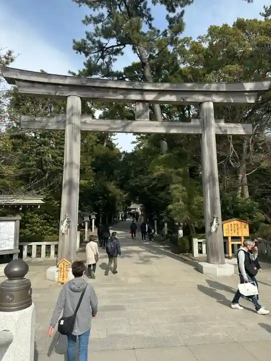 寒川神社の{uncategorized: "未分類", other: "その他", undefined: "問題あり", building: "その他建物", grave: "お墓", sacred_gate: "鳥居", guardian: "狛犬", statue: "像", buddha: "仏像", history: "歴史", nature: "自然", garden: "庭園", animal: "動物", pagoda: "塔", temizu: "手水舎", mountain_gate: "山門・神門", sanctuary: "本殿・本堂", subordinate: "末社・摂社", art: "芸術", scenery: "景色", jizo: "地蔵", ema: "絵馬", goshuin: "御朱印", omikuji: "おみくじ", items: "授与品その他", amulet: "お守り", goshuincho: "御朱印帳", eats: "食事", festival: "お祭り", votive_dance: "神楽", shichigosan: "七五三参", wedding: "結婚式", experience: "体験その他", initially: "初詣", around: "周辺", anti_infection: "感染症対策"}