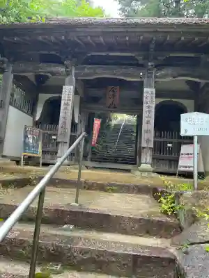 並瀧寺の{uncategorized: "未分類", other: "その他", undefined: "問題あり", building: "その他建物", grave: "お墓", sacred_gate: "鳥居", guardian: "狛犬", statue: "像", buddha: "仏像", history: "歴史", nature: "自然", garden: "庭園", animal: "動物", pagoda: "塔", temizu: "手水舎", mountain_gate: "山門・神門", sanctuary: "本殿・本堂", subordinate: "末社・摂社", art: "芸術", scenery: "景色", jizo: "地蔵", ema: "絵馬", goshuin: "御朱印", omikuji: "おみくじ", items: "授与品その他", amulet: "お守り", goshuincho: "御朱印帳", eats: "食事", festival: "お祭り", votive_dance: "神楽", shichigosan: "七五三参", wedding: "結婚式", experience: "体験その他", initially: "初詣", around: "周辺", anti_infection: "感染症対策"}