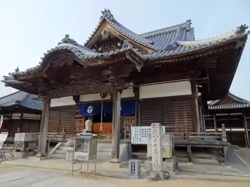 長尾寺の本殿・本堂