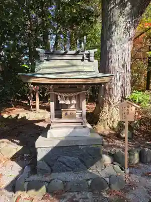 雄山神社前立社壇の{uncategorized: "未分類", other: "その他", undefined: "問題あり", building: "その他建物", grave: "お墓", sacred_gate: "鳥居", guardian: "狛犬", statue: "像", buddha: "仏像", history: "歴史", nature: "自然", garden: "庭園", animal: "動物", pagoda: "塔", temizu: "手水舎", mountain_gate: "山門・神門", sanctuary: "本殿・本堂", subordinate: "末社・摂社", art: "芸術", scenery: "景色", jizo: "地蔵", ema: "絵馬", goshuin: "御朱印", omikuji: "おみくじ", items: "授与品その他", amulet: "お守り", goshuincho: "御朱印帳", eats: "食事", festival: "お祭り", votive_dance: "神楽", shichigosan: "七五三参", wedding: "結婚式", experience: "体験その他", initially: "初詣", around: "周辺", anti_infection: "感染症対策"}