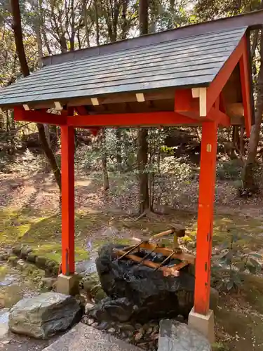 長山稲荷社（橿原神宮末社）の手水舎