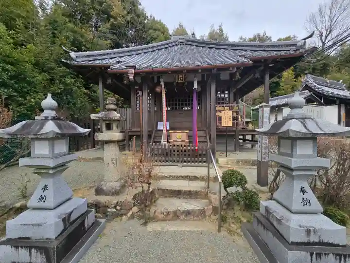 春日神社の{uncategorized: "未分類", other: "その他", undefined: "問題あり", building: "その他建物", grave: "お墓", sacred_gate: "鳥居", guardian: "狛犬", statue: "像", buddha: "仏像", history: "歴史", nature: "自然", garden: "庭園", animal: "動物", pagoda: "塔", temizu: "手水舎", mountain_gate: "山門・神門", sanctuary: "本殿・本堂", subordinate: "末社・摂社", art: "芸術", scenery: "景色", jizo: "地蔵", ema: "絵馬", goshuin: "御朱印", omikuji: "おみくじ", items: "授与品その他", amulet: "お守り", goshuincho: "御朱印帳", eats: "食事", festival: "お祭り", votive_dance: "神楽", shichigosan: "七五三参", wedding: "結婚式", experience: "体験その他", initially: "初詣", around: "周辺", anti_infection: "感染症対策"}