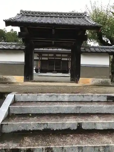 法楽寺の山門