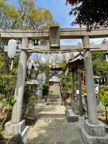 横浜御嶽神社の鳥居