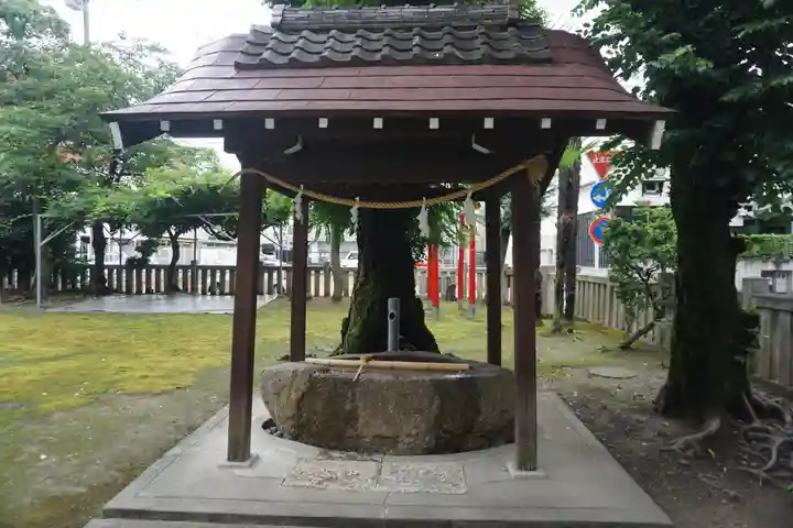縣神社の手水舎