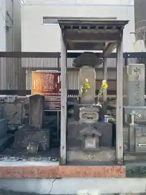 真宗西善寺の{uncategorized: "未分類", other: "その他", undefined: "問題あり", building: "その他建物", grave: "お墓", sacred_gate: "鳥居", guardian: "狛犬", statue: "像", buddha: "仏像", history: "歴史", nature: "自然", garden: "庭園", animal: "動物", pagoda: "塔", temizu: "手水舎", mountain_gate: "山門・神門", sanctuary: "本殿・本堂", subordinate: "末社・摂社", art: "芸術", scenery: "景色", jizo: "地蔵", ema: "絵馬", goshuin: "御朱印", omikuji: "おみくじ", items: "授与品その他", amulet: "お守り", goshuincho: "御朱印帳", eats: "食事", festival: "お祭り", votive_dance: "神楽", shichigosan: "七五三参", wedding: "結婚式", experience: "体験その他", initially: "初詣", around: "周辺", anti_infection: "感染症対策"}