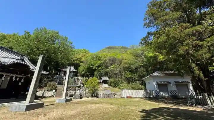 飯神社の{uncategorized: "未分類", other: "その他", undefined: "問題あり", building: "その他建物", grave: "お墓", sacred_gate: "鳥居", guardian: "狛犬", statue: "像", buddha: "仏像", history: "歴史", nature: "自然", garden: "庭園", animal: "動物", pagoda: "塔", temizu: "手水舎", mountain_gate: "山門・神門", sanctuary: "本殿・本堂", subordinate: "末社・摂社", art: "芸術", scenery: "景色", jizo: "地蔵", ema: "絵馬", goshuin: "御朱印", omikuji: "おみくじ", items: "授与品その他", amulet: "お守り", goshuincho: "御朱印帳", eats: "食事", festival: "お祭り", votive_dance: "神楽", shichigosan: "七五三参", wedding: "結婚式", experience: "体験その他", initially: "初詣", around: "周辺", anti_infection: "感染症対策"}