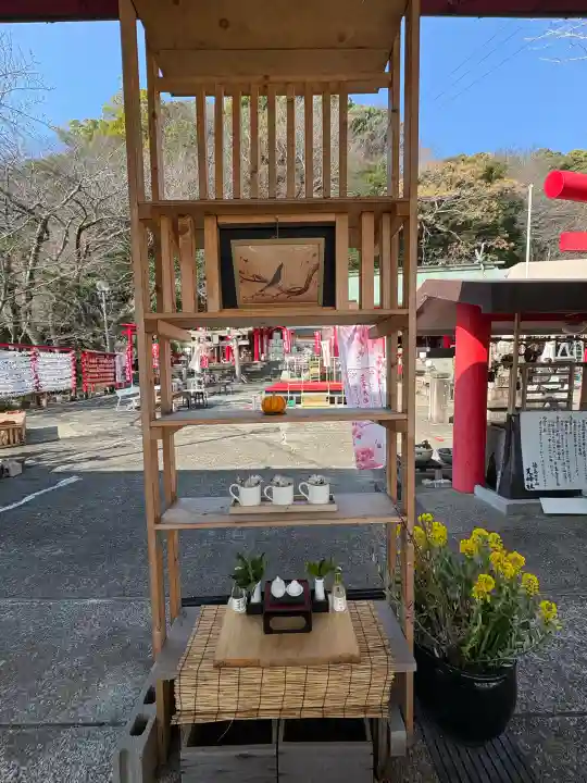 徳島眉山天神社の{uncategorized: "未分類", other: "その他", undefined: "問題あり", building: "その他建物", grave: "お墓", sacred_gate: "鳥居", guardian: "狛犬", statue: "像", buddha: "仏像", history: "歴史", nature: "自然", garden: "庭園", animal: "動物", pagoda: "塔", temizu: "手水舎", mountain_gate: "山門・神門", sanctuary: "本殿・本堂", subordinate: "末社・摂社", art: "芸術", scenery: "景色", jizo: "地蔵", ema: "絵馬", goshuin: "御朱印", omikuji: "おみくじ", items: "授与品その他", amulet: "お守り", goshuincho: "御朱印帳", eats: "食事", festival: "お祭り", votive_dance: "神楽", shichigosan: "七五三参", wedding: "結婚式", experience: "体験その他", initially: "初詣", around: "周辺", anti_infection: "感染症対策"}