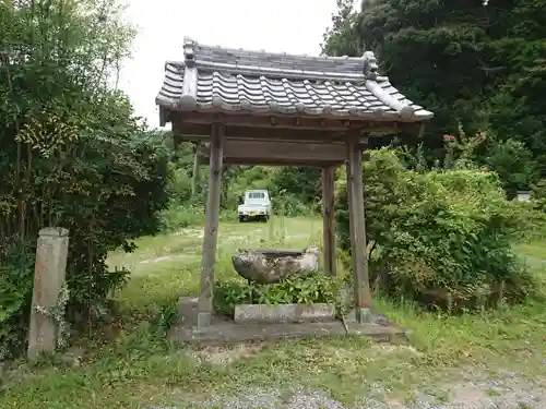 広忠寺の手水舎