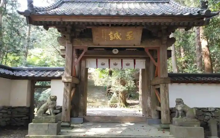 美奈宜神社の山門・神門