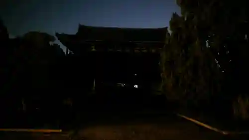 東福禅寺（東福寺）の{uncategorized: "未分類", other: "その他", undefined: "問題あり", building: "その他建物", grave: "お墓", sacred_gate: "鳥居", guardian: "狛犬", statue: "像", buddha: "仏像", history: "歴史", nature: "自然", garden: "庭園", animal: "動物", pagoda: "塔", temizu: "手水舎", mountain_gate: "山門・神門", sanctuary: "本殿・本堂", subordinate: "末社・摂社", art: "芸術", scenery: "景色", jizo: "地蔵", ema: "絵馬", goshuin: "御朱印", omikuji: "おみくじ", items: "授与品その他", amulet: "お守り", goshuincho: "御朱印帳", eats: "食事", festival: "お祭り", votive_dance: "神楽", shichigosan: "七五三参", wedding: "結婚式", experience: "体験その他", initially: "初詣", around: "周辺", anti_infection: "感染症対策"}