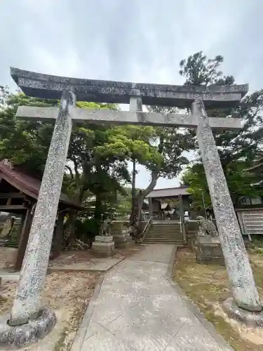 揖夜神社の{uncategorized: "未分類", other: "その他", undefined: "問題あり", building: "その他建物", grave: "お墓", sacred_gate: "鳥居", guardian: "狛犬", statue: "像", buddha: "仏像", history: "歴史", nature: "自然", garden: "庭園", animal: "動物", pagoda: "塔", temizu: "手水舎", mountain_gate: "山門・神門", sanctuary: "本殿・本堂", subordinate: "末社・摂社", art: "芸術", scenery: "景色", jizo: "地蔵", ema: "絵馬", goshuin: "御朱印", omikuji: "おみくじ", items: "授与品その他", amulet: "お守り", goshuincho: "御朱印帳", eats: "食事", festival: "お祭り", votive_dance: "神楽", shichigosan: "七五三参", wedding: "結婚式", experience: "体験その他", initially: "初詣", around: "周辺", anti_infection: "感染症対策"}
