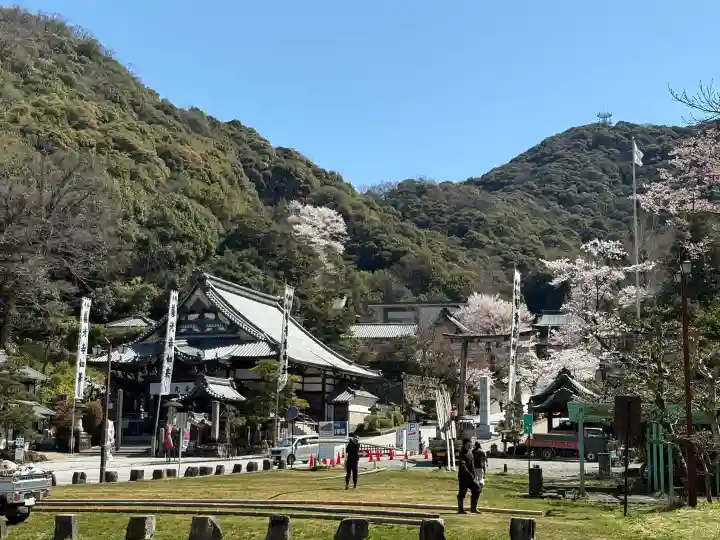 岐阜善光寺の{uncategorized: "未分類", other: "その他", undefined: "問題あり", building: "その他建物", grave: "お墓", sacred_gate: "鳥居", guardian: "狛犬", statue: "像", buddha: "仏像", history: "歴史", nature: "自然", garden: "庭園", animal: "動物", pagoda: "塔", temizu: "手水舎", mountain_gate: "山門・神門", sanctuary: "本殿・本堂", subordinate: "末社・摂社", art: "芸術", scenery: "景色", jizo: "地蔵", ema: "絵馬", goshuin: "御朱印", omikuji: "おみくじ", items: "授与品その他", amulet: "お守り", goshuincho: "御朱印帳", eats: "食事", festival: "お祭り", votive_dance: "神楽", shichigosan: "七五三参", wedding: "結婚式", experience: "体験その他", initially: "初詣", around: "周辺", anti_infection: "感染症対策"}