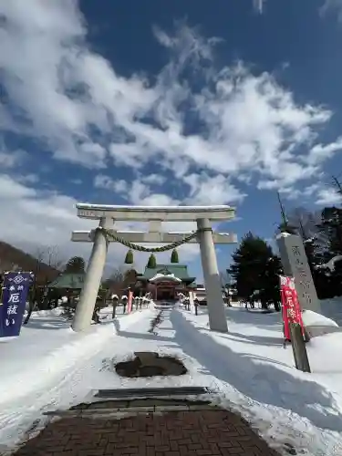 栗山天満宮の{uncategorized: "未分類", other: "その他", undefined: "問題あり", building: "その他建物", grave: "お墓", sacred_gate: "鳥居", guardian: "狛犬", statue: "像", buddha: "仏像", history: "歴史", nature: "自然", garden: "庭園", animal: "動物", pagoda: "塔", temizu: "手水舎", mountain_gate: "山門・神門", sanctuary: "本殿・本堂", subordinate: "末社・摂社", art: "芸術", scenery: "景色", jizo: "地蔵", ema: "絵馬", goshuin: "御朱印", omikuji: "おみくじ", items: "授与品その他", amulet: "お守り", goshuincho: "御朱印帳", eats: "食事", festival: "お祭り", votive_dance: "神楽", shichigosan: "七五三参", wedding: "結婚式", experience: "体験その他", initially: "初詣", around: "周辺", anti_infection: "感染症対策"}