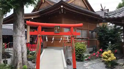 於菊稲荷神社の鳥居