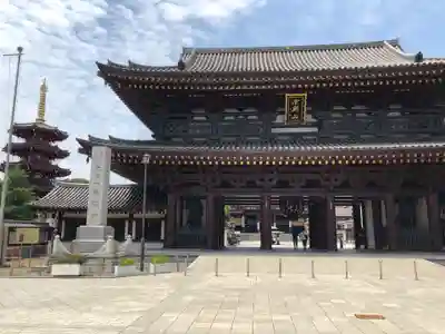 川崎大師（平間寺）の山門・神門
