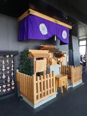 タワー大神宮の{uncategorized: "未分類", other: "その他", undefined: "問題あり", building: "その他建物", grave: "お墓", sacred_gate: "鳥居", guardian: "狛犬", statue: "像", buddha: "仏像", history: "歴史", nature: "自然", garden: "庭園", animal: "動物", pagoda: "塔", temizu: "手水舎", mountain_gate: "山門・神門", sanctuary: "本殿・本堂", subordinate: "末社・摂社", art: "芸術", scenery: "景色", jizo: "地蔵", ema: "絵馬", goshuin: "御朱印", omikuji: "おみくじ", items: "授与品その他", amulet: "お守り", goshuincho: "御朱印帳", eats: "食事", festival: "お祭り", votive_dance: "神楽", shichigosan: "七五三参", wedding: "結婚式", experience: "体験その他", initially: "初詣", around: "周辺", anti_infection: "感染症対策"}