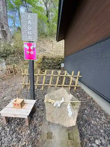熊野皇大神社の{uncategorized: "未分類", other: "その他", undefined: "問題あり", building: "その他建物", grave: "お墓", sacred_gate: "鳥居", guardian: "狛犬", statue: "像", buddha: "仏像", history: "歴史", nature: "自然", garden: "庭園", animal: "動物", pagoda: "塔", temizu: "手水舎", mountain_gate: "山門・神門", sanctuary: "本殿・本堂", subordinate: "末社・摂社", art: "芸術", scenery: "景色", jizo: "地蔵", ema: "絵馬", goshuin: "御朱印", omikuji: "おみくじ", items: "授与品その他", amulet: "お守り", goshuincho: "御朱印帳", eats: "食事", festival: "お祭り", votive_dance: "神楽", shichigosan: "七五三参", wedding: "結婚式", experience: "体験その他", initially: "初詣", around: "周辺", anti_infection: "感染症対策"}