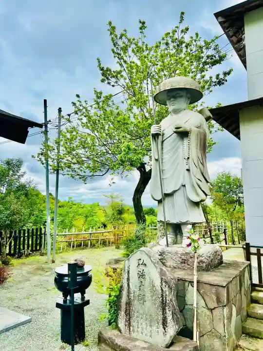長谷寺の{uncategorized: "未分類", other: "その他", undefined: "問題あり", building: "その他建物", grave: "お墓", sacred_gate: "鳥居", guardian: "狛犬", statue: "像", buddha: "仏像", history: "歴史", nature: "自然", garden: "庭園", animal: "動物", pagoda: "塔", temizu: "手水舎", mountain_gate: "山門・神門", sanctuary: "本殿・本堂", subordinate: "末社・摂社", art: "芸術", scenery: "景色", jizo: "地蔵", ema: "絵馬", goshuin: "御朱印", omikuji: "おみくじ", items: "授与品その他", amulet: "お守り", goshuincho: "御朱印帳", eats: "食事", festival: "お祭り", votive_dance: "神楽", shichigosan: "七五三参", wedding: "結婚式", experience: "体験その他", initially: "初詣", around: "周辺", anti_infection: "感染症対策"}