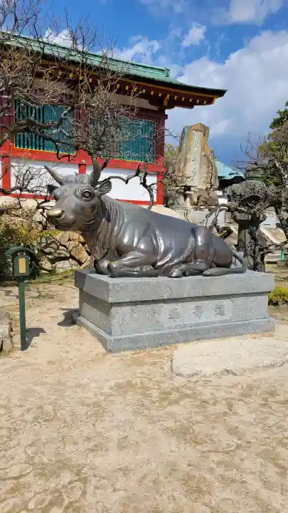 防府天満宮の{uncategorized: "未分類", other: "その他", undefined: "問題あり", building: "その他建物", grave: "お墓", sacred_gate: "鳥居", guardian: "狛犬", statue: "像", buddha: "仏像", history: "歴史", nature: "自然", garden: "庭園", animal: "動物", pagoda: "塔", temizu: "手水舎", mountain_gate: "山門・神門", sanctuary: "本殿・本堂", subordinate: "末社・摂社", art: "芸術", scenery: "景色", jizo: "地蔵", ema: "絵馬", goshuin: "御朱印", omikuji: "おみくじ", items: "授与品その他", amulet: "お守り", goshuincho: "御朱印帳", eats: "食事", festival: "お祭り", votive_dance: "神楽", shichigosan: "七五三参", wedding: "結婚式", experience: "体験その他", initially: "初詣", around: "周辺", anti_infection: "感染症対策"}