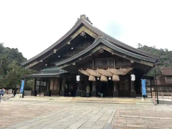 出雲大社の{uncategorized: "未分類", other: "その他", undefined: "問題あり", building: "その他建物", grave: "お墓", sacred_gate: "鳥居", guardian: "狛犬", statue: "像", buddha: "仏像", history: "歴史", nature: "自然", garden: "庭園", animal: "動物", pagoda: "塔", temizu: "手水舎", mountain_gate: "山門・神門", sanctuary: "本殿・本堂", subordinate: "末社・摂社", art: "芸術", scenery: "景色", jizo: "地蔵", ema: "絵馬", goshuin: "御朱印", omikuji: "おみくじ", items: "授与品その他", amulet: "お守り", goshuincho: "御朱印帳", eats: "食事", festival: "お祭り", votive_dance: "神楽", shichigosan: "七五三参", wedding: "結婚式", experience: "体験その他", initially: "初詣", around: "周辺", anti_infection: "感染症対策"}