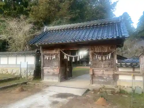 粟鹿神社の{uncategorized: "未分類", other: "その他", undefined: "問題あり", building: "その他建物", grave: "お墓", sacred_gate: "鳥居", guardian: "狛犬", statue: "像", buddha: "仏像", history: "歴史", nature: "自然", garden: "庭園", animal: "動物", pagoda: "塔", temizu: "手水舎", mountain_gate: "山門・神門", sanctuary: "本殿・本堂", subordinate: "末社・摂社", art: "芸術", scenery: "景色", jizo: "地蔵", ema: "絵馬", goshuin: "御朱印", omikuji: "おみくじ", items: "授与品その他", amulet: "お守り", goshuincho: "御朱印帳", eats: "食事", festival: "お祭り", votive_dance: "神楽", shichigosan: "七五三参", wedding: "結婚式", experience: "体験その他", initially: "初詣", around: "周辺", anti_infection: "感染症対策"}