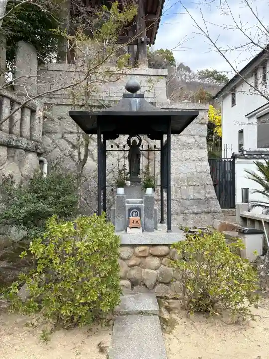妙光院の{uncategorized: "未分類", other: "その他", undefined: "問題あり", building: "その他建物", grave: "お墓", sacred_gate: "鳥居", guardian: "狛犬", statue: "像", buddha: "仏像", history: "歴史", nature: "自然", garden: "庭園", animal: "動物", pagoda: "塔", temizu: "手水舎", mountain_gate: "山門・神門", sanctuary: "本殿・本堂", subordinate: "末社・摂社", art: "芸術", scenery: "景色", jizo: "地蔵", ema: "絵馬", goshuin: "御朱印", omikuji: "おみくじ", items: "授与品その他", amulet: "お守り", goshuincho: "御朱印帳", eats: "食事", festival: "お祭り", votive_dance: "神楽", shichigosan: "七五三参", wedding: "結婚式", experience: "体験その他", initially: "初詣", around: "周辺", anti_infection: "感染症対策"}