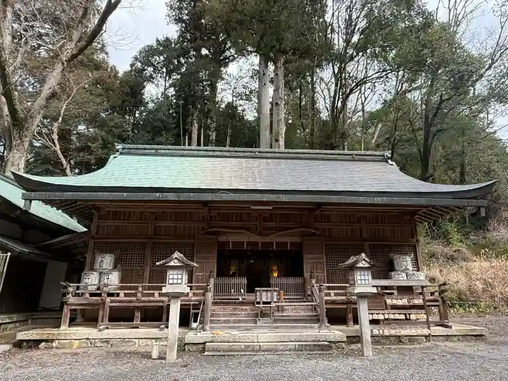 丹生川上神社(下社)の{uncategorized: "未分類", other: "その他", undefined: "問題あり", building: "その他建物", grave: "お墓", sacred_gate: "鳥居", guardian: "狛犬", statue: "像", buddha: "仏像", history: "歴史", nature: "自然", garden: "庭園", animal: "動物", pagoda: "塔", temizu: "手水舎", mountain_gate: "山門・神門", sanctuary: "本殿・本堂", subordinate: "末社・摂社", art: "芸術", scenery: "景色", jizo: "地蔵", ema: "絵馬", goshuin: "御朱印", omikuji: "おみくじ", items: "授与品その他", amulet: "お守り", goshuincho: "御朱印帳", eats: "食事", festival: "お祭り", votive_dance: "神楽", shichigosan: "七五三参", wedding: "結婚式", experience: "体験その他", initially: "初詣", around: "周辺", anti_infection: "感染症対策"}