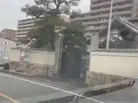 御嶽教木曽川照王教会の山門・神門