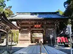 久遠寺の山門