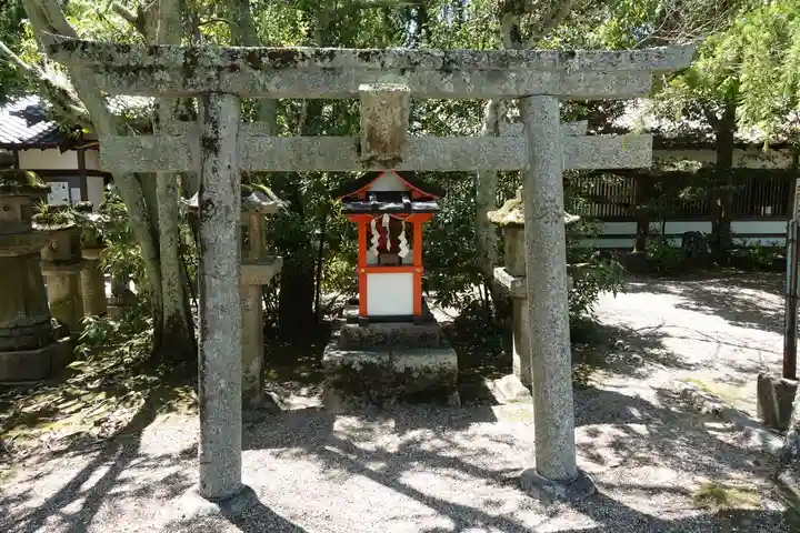 奈良豆比古神社の末社・摂社