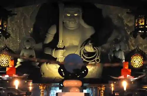 狸谷山不動院の本殿・本堂