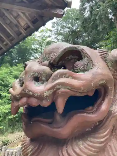 新次神社の狛犬