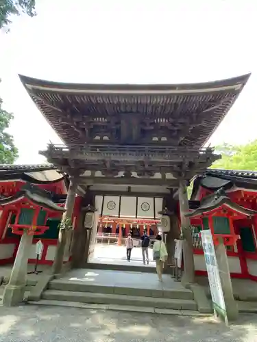 石上神宮の山門