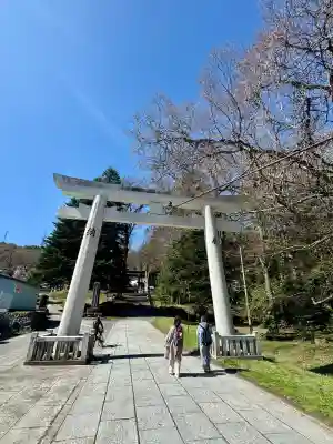諏訪大社上社前宮の{uncategorized: "未分類", other: "その他", undefined: "問題あり", building: "その他建物", grave: "お墓", sacred_gate: "鳥居", guardian: "狛犬", statue: "像", buddha: "仏像", history: "歴史", nature: "自然", garden: "庭園", animal: "動物", pagoda: "塔", temizu: "手水舎", mountain_gate: "山門・神門", sanctuary: "本殿・本堂", subordinate: "末社・摂社", art: "芸術", scenery: "景色", jizo: "地蔵", ema: "絵馬", goshuin: "御朱印", omikuji: "おみくじ", items: "授与品その他", amulet: "お守り", goshuincho: "御朱印帳", eats: "食事", festival: "お祭り", votive_dance: "神楽", shichigosan: "七五三参", wedding: "結婚式", experience: "体験その他", initially: "初詣", around: "周辺", anti_infection: "感染症対策"}